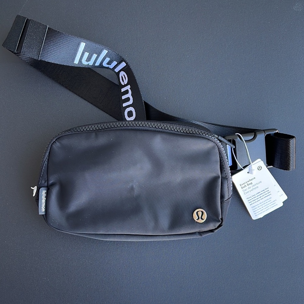 NWT Lululemon Graphic Belt Bag